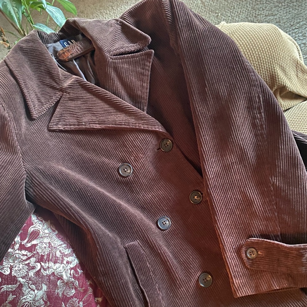 Gap corduroy ribbed brown pea coat. This coat is pre-owned.